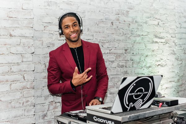 An Aspiring event host | DJ Will Gill