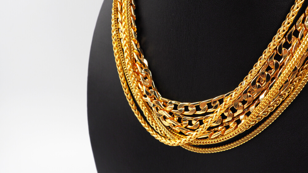 Different Types of Gold Chains and Earrings to Choose From