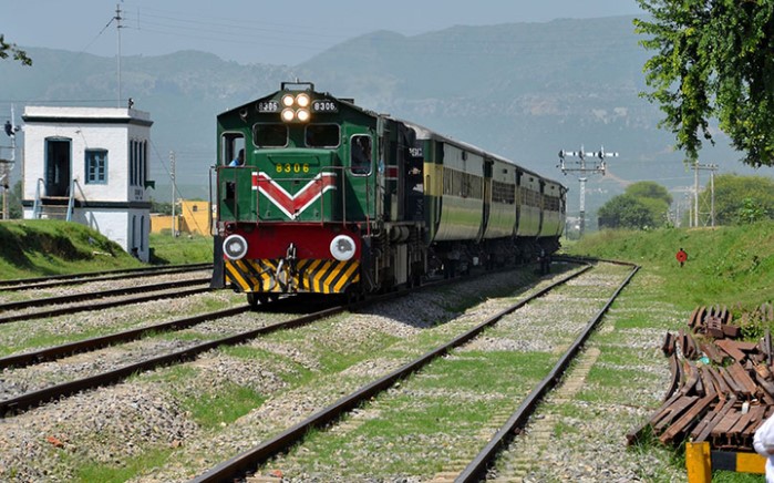 Karachi to Lahore Railway Time Schedule,  Duration and Distance