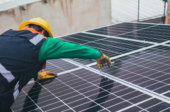 The Advantages of Going Solar with a Professional Solar Company