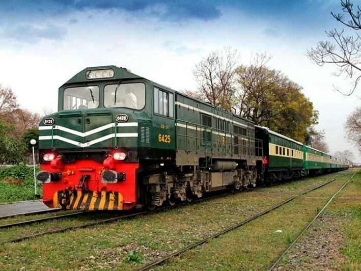 What is Lahore To Karachi Railway Time Schedule?